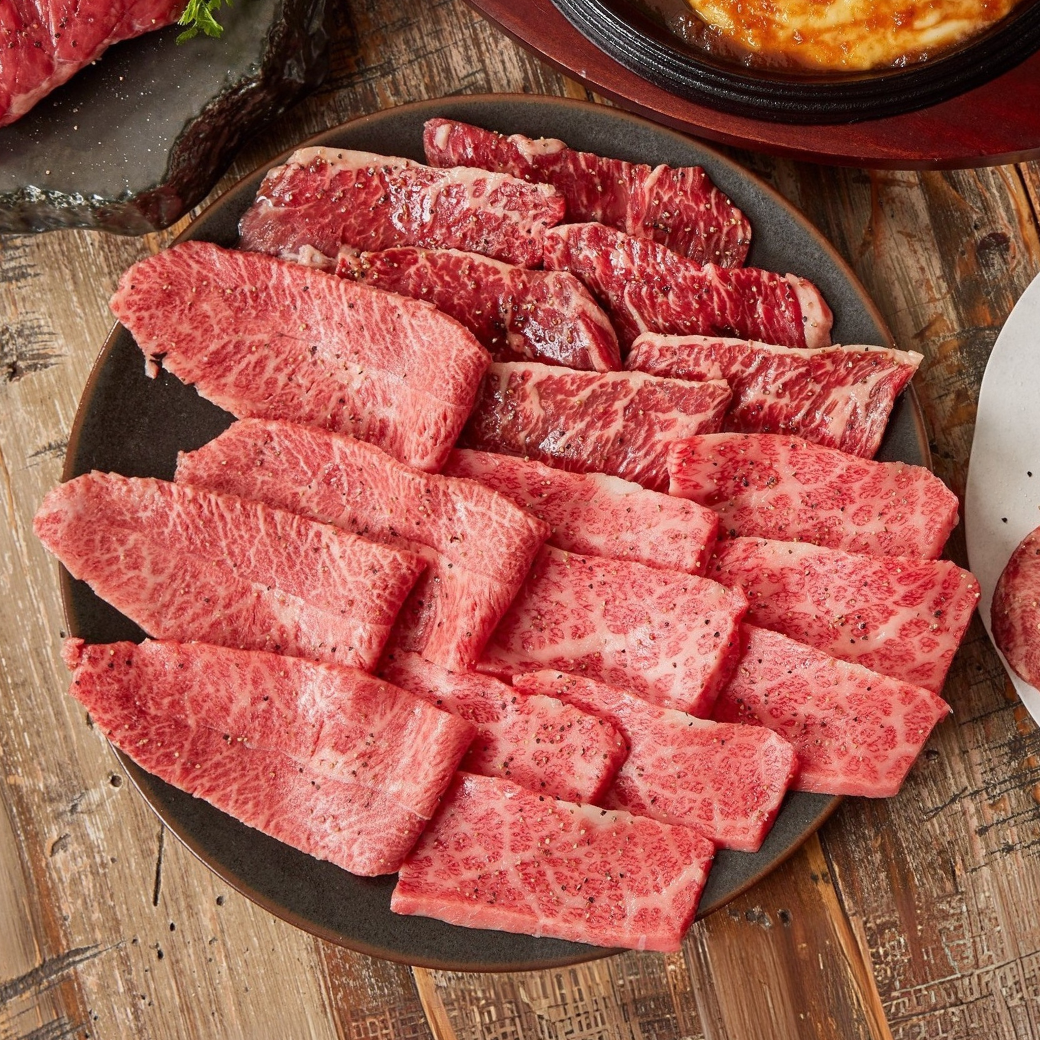 ★Xmas限定★トリュフ香る骨付きクリスマスビーフとKINTANの焼肉5種盛りセット(総量1750g 4-8名様用)