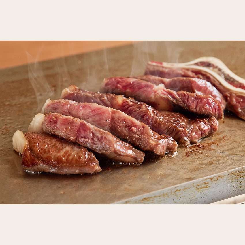 “おつまみキムチ3種付き” 厚切りミスジステーキと焼肉4種580gの贅沢焼肉セット