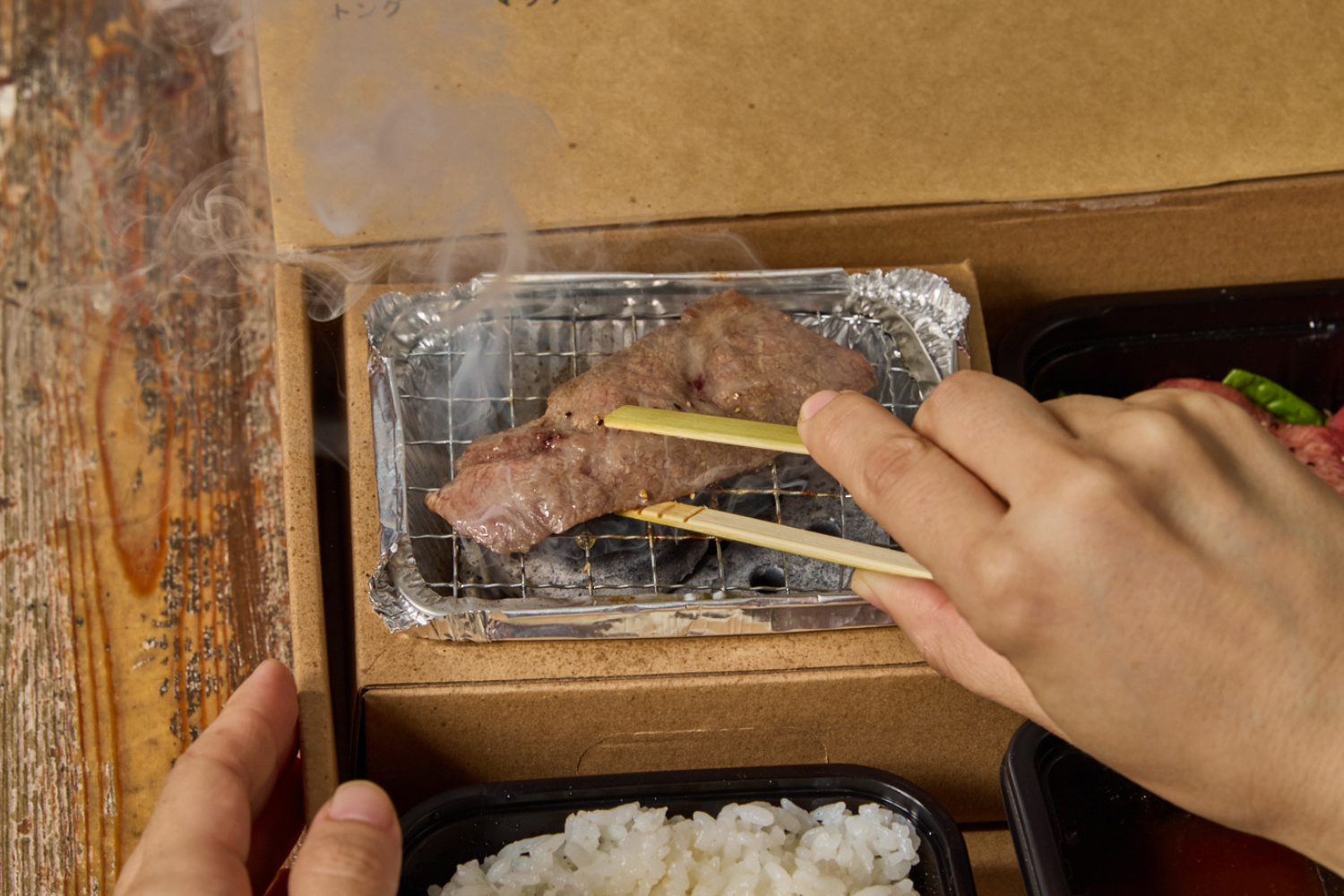 【焼肉BENTO BOX™】牛タン&黒和牛上カルビ焼肉セット