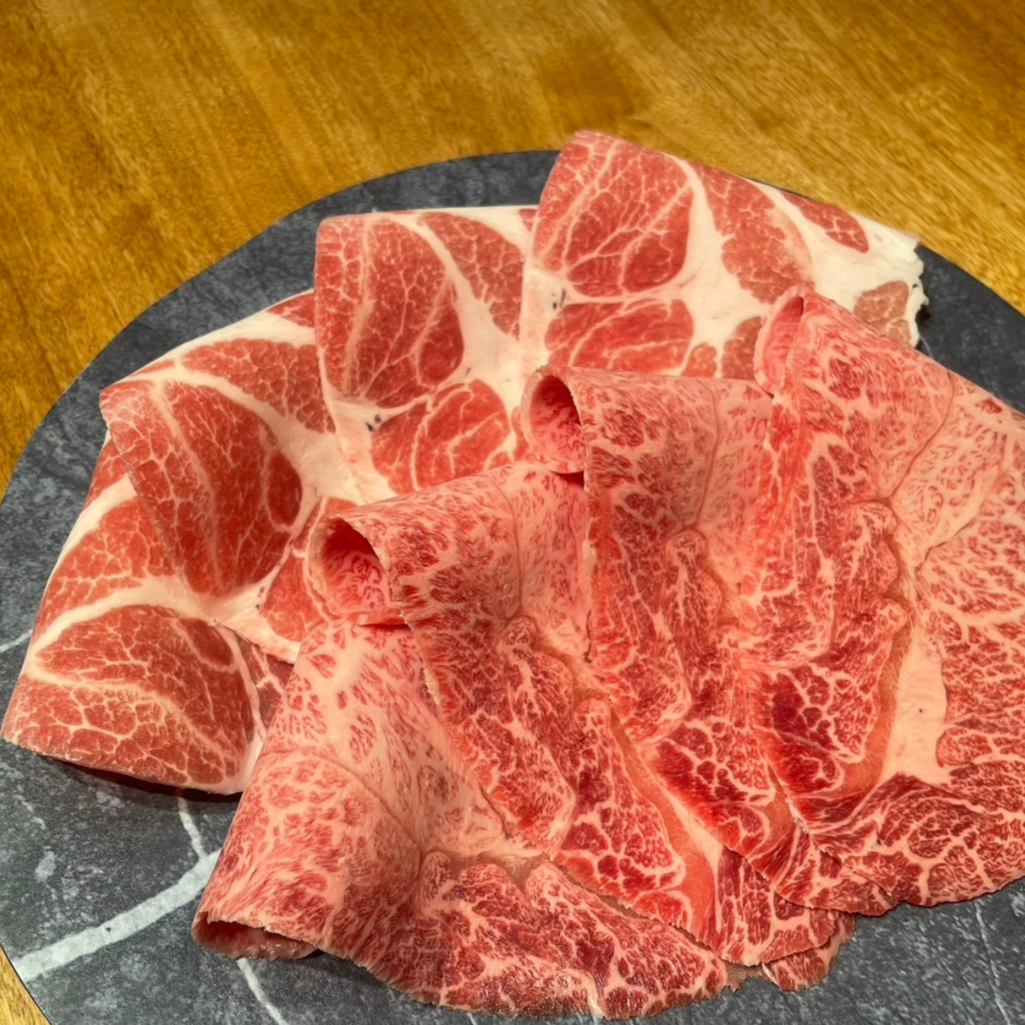 和牛だしで食べる    牛タンと厳選野菜12種のKINTANしゃぶしゃぶセット(2人前)