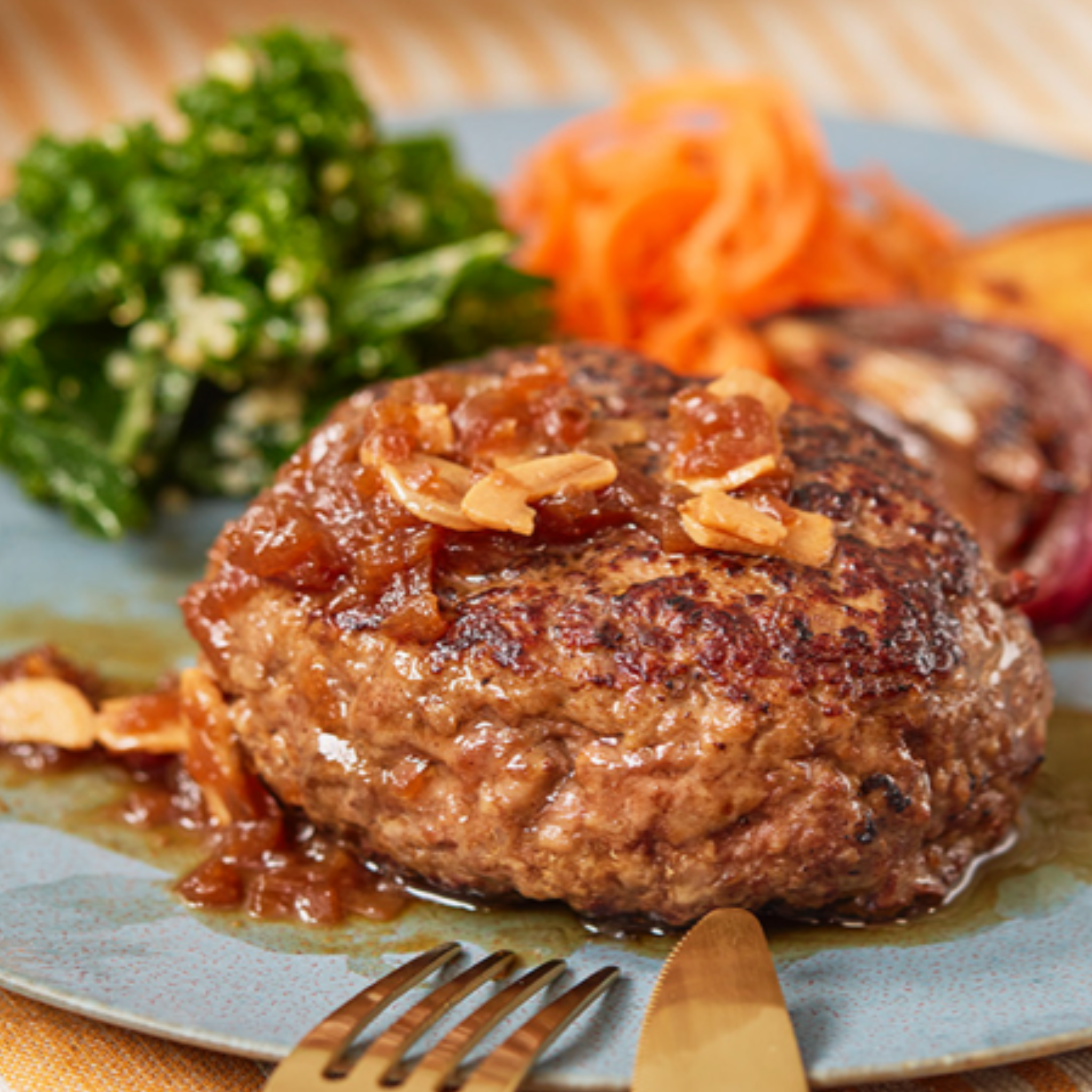 【冷凍】ジャンボハンバーグ (2個入り) & 5種の焼肉 (2人前)