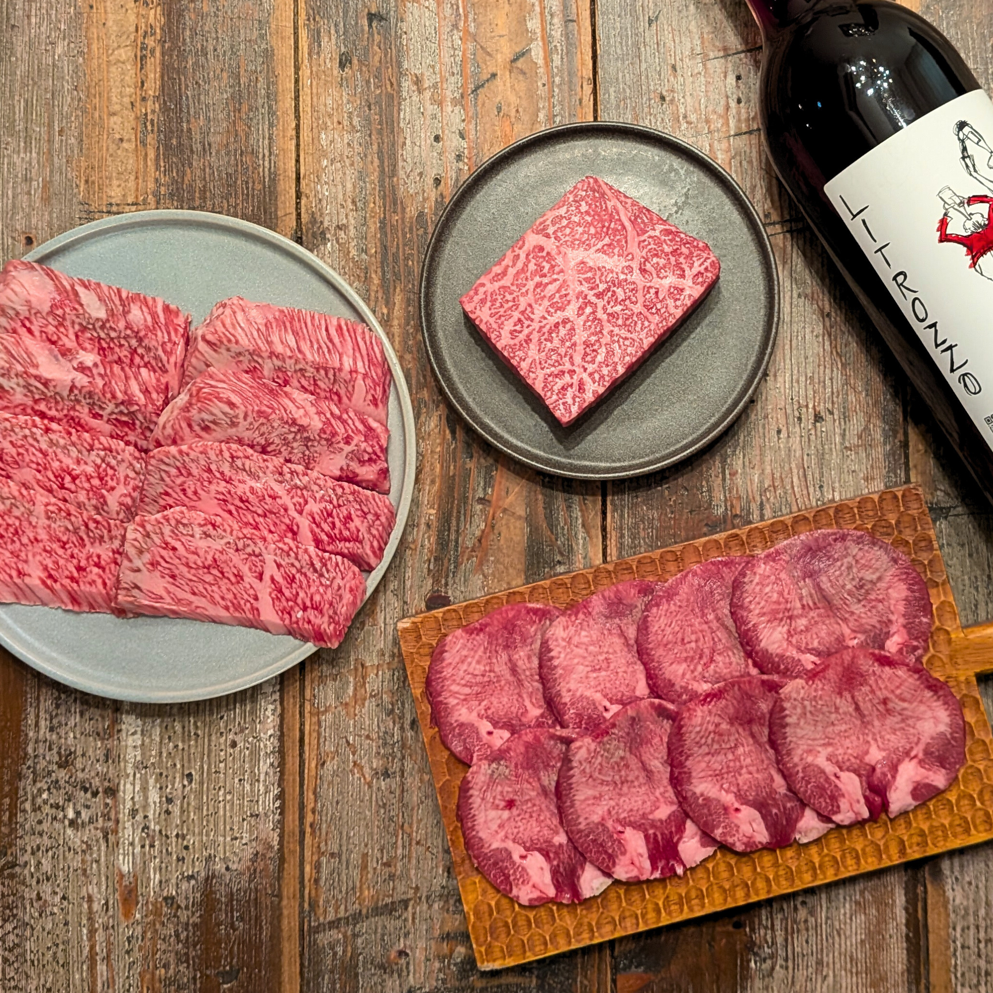 A5仙台牛が入った3種の焼肉とワインのギフトセット(510g)