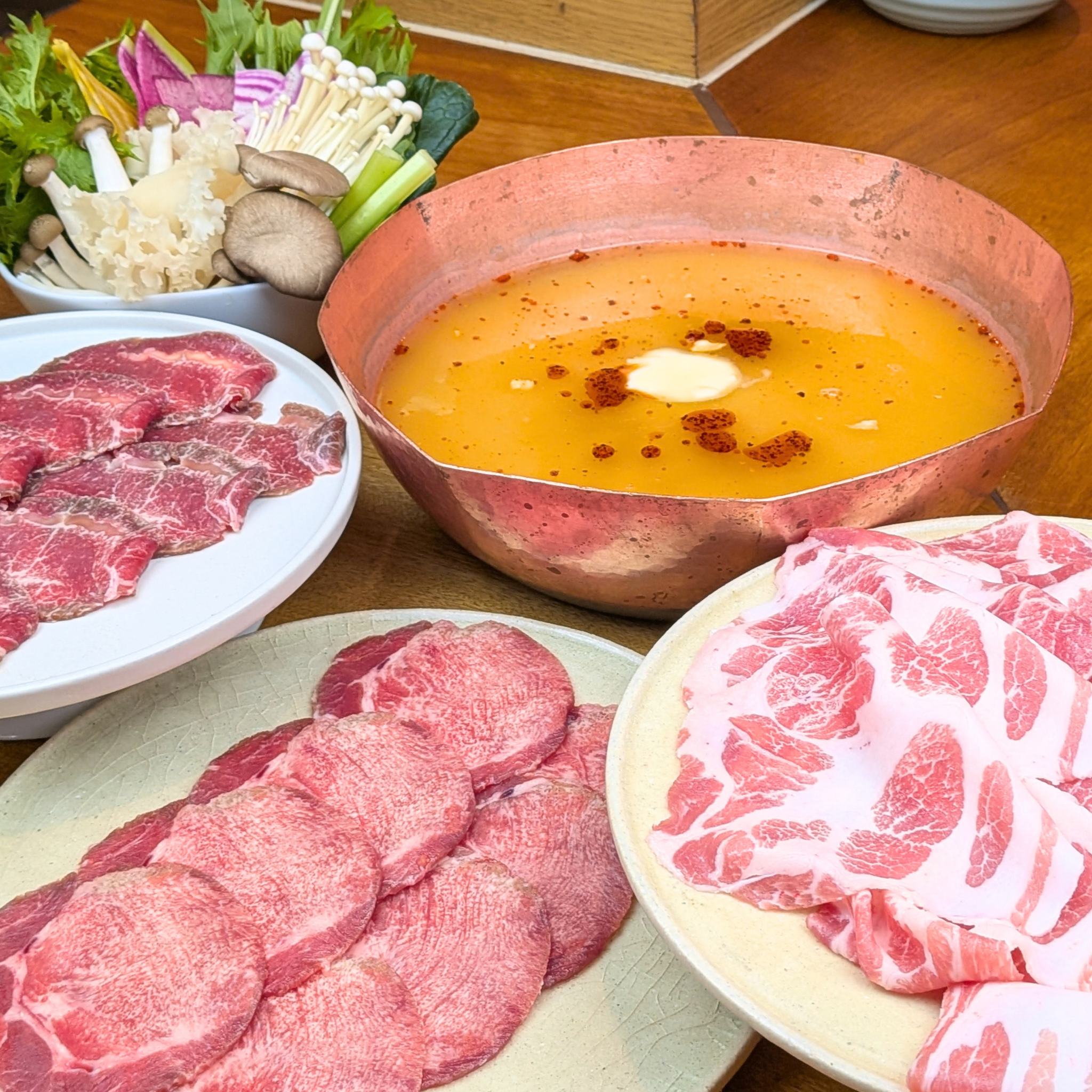 【季節限定】西京味噌バタースープで食べるお肉４種の秋しゃぶしゃぶセット