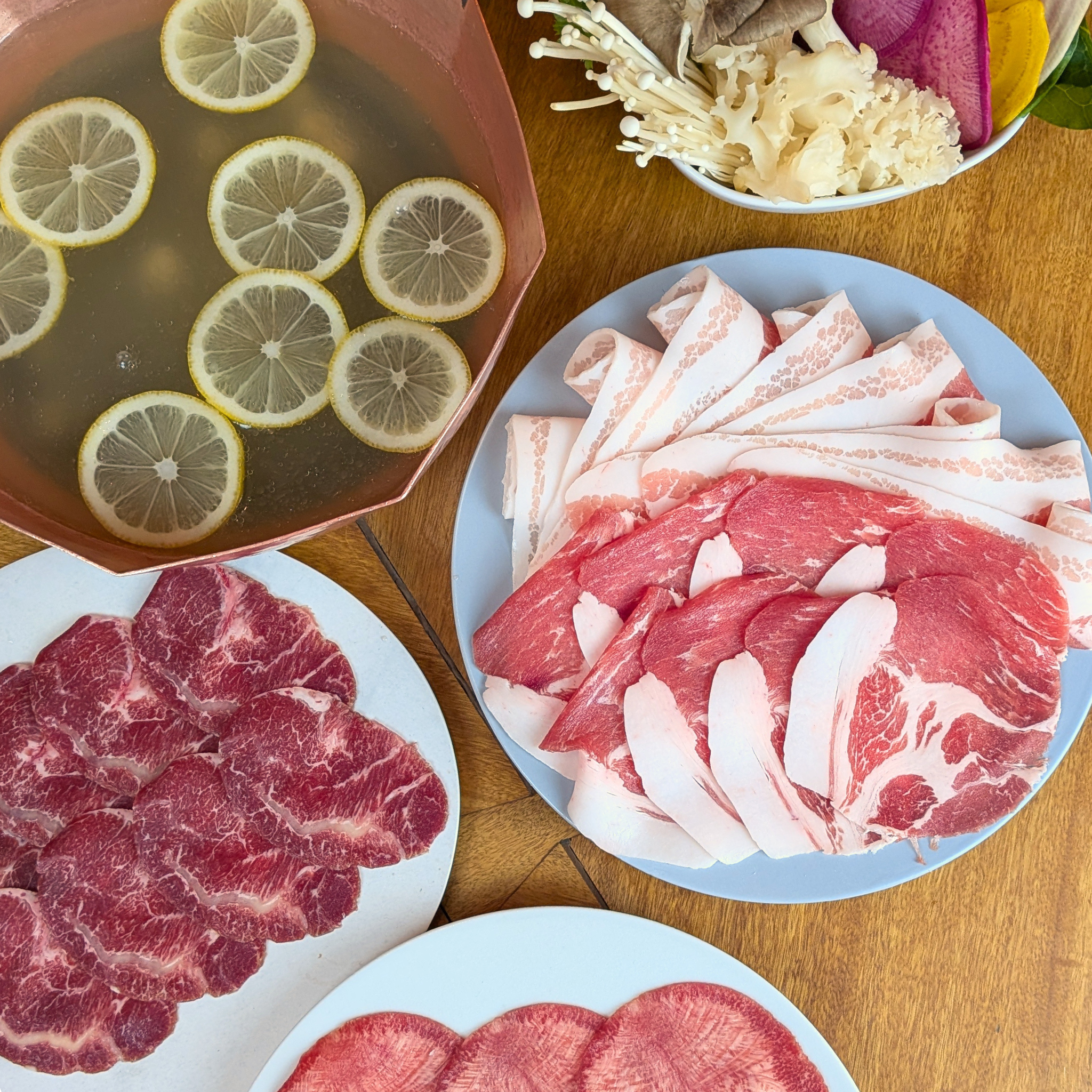 帆立レモンスープで食べるお肉４種のさっぱり夏しゃぶしゃぶセット